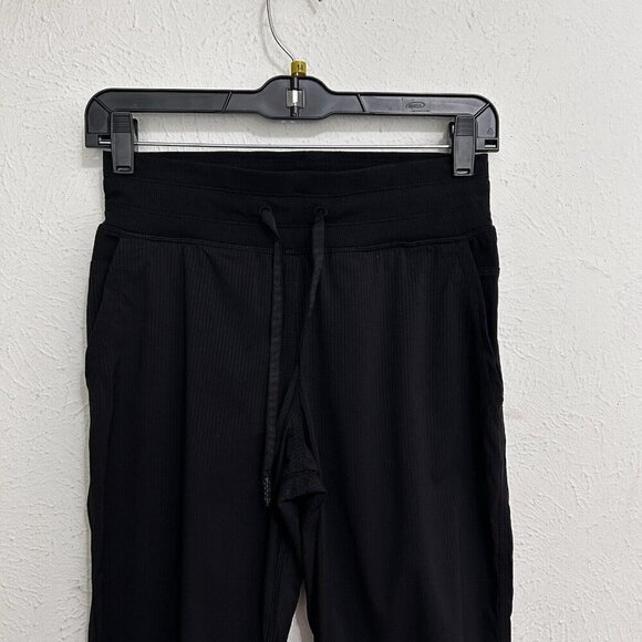 Lululemon Womens Dance Studio Crop II Unlined Black Capri Pants Size 2 Athletic - Picture 2 of 10
